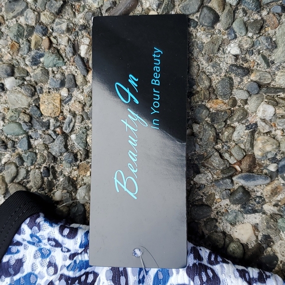 Charm Leaks Sleeveless Top Size Large - Picture 10 of 13